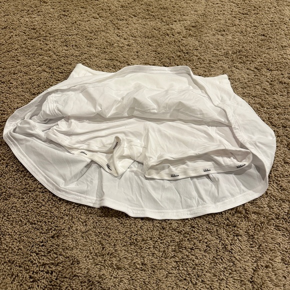 Lululemon Pace Rival Mid-Rise Skirt White. Size: 6. LIKE NEW! - Picture 2 of 6